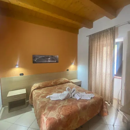 Mandanici :borgo Marsalini 3* Barcellona-Pozzo di Gotto