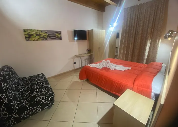 Gasthuis Mandanici :borgo Marsalini Barcellona-Pozzo di Gotto