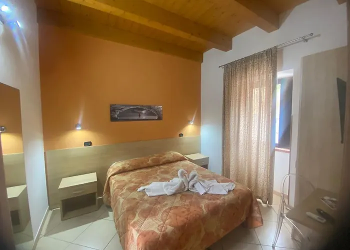 Mandanici :borgo Marsalini 3* Barcellona-Pozzo di Gotto